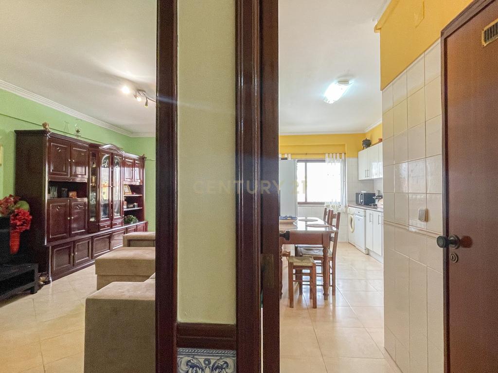 Apartamento T3 - Casal do Chapim - Odivelas - Garagem - Arrecadação - Image 7